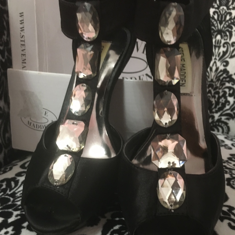 💎 - Steve Madden Black Satin Peep Toe Heels with Embellishments